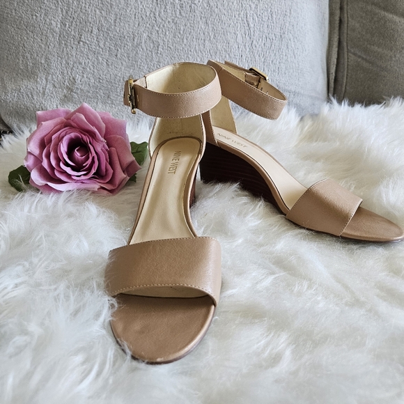 Women beige nine west wedge heel SZ 9.5 - Picture 2 of 9